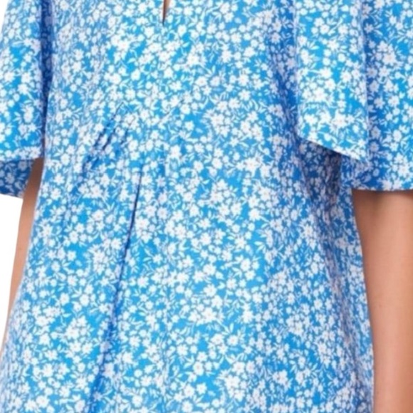 Tuckernuck Blue Ditzy Blooms on Broad flutter sleeve pullover top - Picture 2 of 9